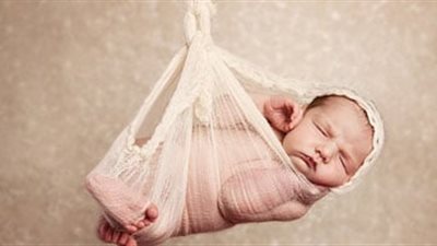 ضباط قسم ثان أسيوط يكشفون لغز إلقاء طفل بالطريق العام