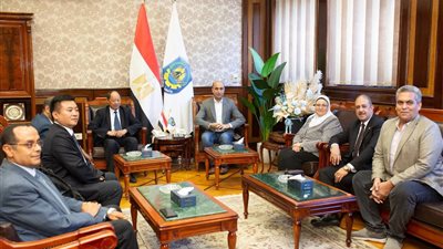 جامعة دمنهور تستقبل وفدا صينيا لبحث الشراكات الأكاديمية والبحثية