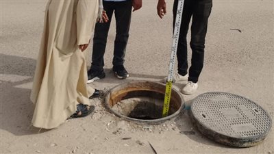 ضبط منسوب مطابق الصرف الصحي بالعاشر من رمضان لرفع كفاءة الطرق وحماية المواطنين