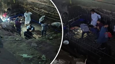 كارثة في مدخل الأطاولة بأسيوط.. حفرة تبتلع المارة والأهالي يستغيثون