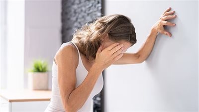 الدوار المفاجئ.. عرض بسيط أم مؤشر خطر؟
