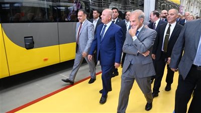 وزير الصناعة والنقل يفتتح خط إنتاج جديد لشركة MCV لتصنيع وتصدير الأتوبيسات الكهربائية