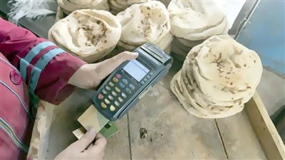رهان المصريين ضد الجوع .. بطاقات التموين الملاذ الاَمن