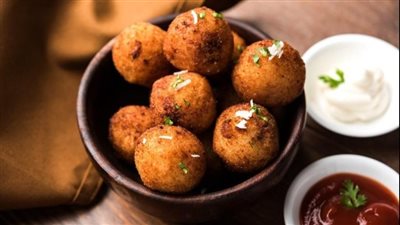 طريقة تحضير كرات البطاطس المحشية بالجبن