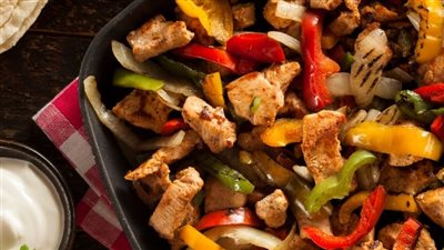 طريقة عمل فاهيتا الدجاج بالخضار