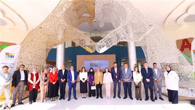 وزيرة التضامن تصطحب وزير الأسرة والتنمية الاجتماعية بسنغافورة في زيارة لمستشفى الناس