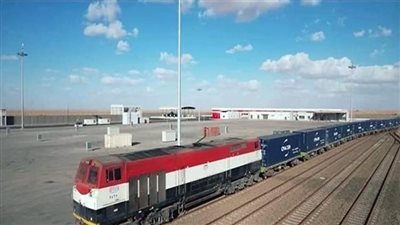 الموانىء البرية والجافة:  لميناء أكتوبر الجاف دور بارز في حركة الواردات والصادرات