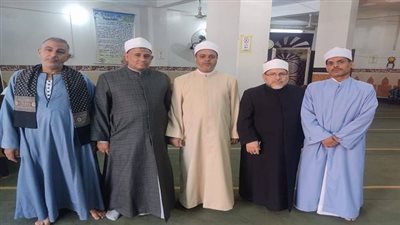 مدير أوقاف أسيوط يشيد بنماذج مضيئة في خدمة المساجد