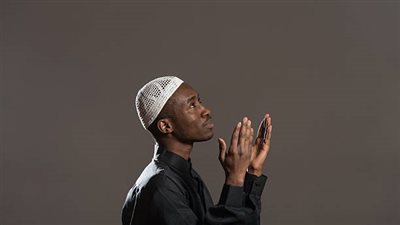 عجائب الصلاة على النبي ﷺ.. 40 فضيلة تبعد الفقر وتشرح الصدر