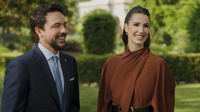 إطلالة ملكية.. فستان رجوة الحسين حديث السوشيال بعد عشاء رسمي أمريكي (شاهد)