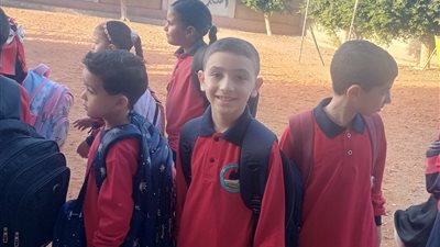 انتظام الطلاب فى أول أيام العام الدارسى 