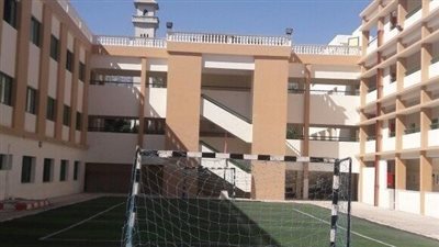 محافظ أسوان: تقديم كافة التيسيرات لطلاب وطالبات مدرسة التجارة الفنية المتقدمة 