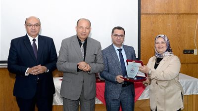  رئيس جامعة المنصورة يشهد حفل استقبال الطلاب الجدد بكلية التمريض