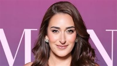 سعره مفاجأة.. أمينة خليل بفستان زهرة توليب في 