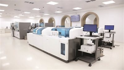 جامعة القاهرة و«روش» للحلول التشخيصية تفتتحان المعمل الرئيسى لقسم الباثولوجيا الإكلينيكية بمستشفى المنيل الجامعى