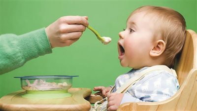 التغذية المتوازنة لنمو طفلك