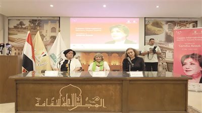 ١٥ ﻋﺮﺿﺎ ً ﻣﻦ ٦ دول ﺑﻤﻬﺮﺟﺎن »إﻳﺰﻳﺲ اﻟﺪوﻟﻰ« ﻟﻤﺴﺮح اﻟﻤﺮأة