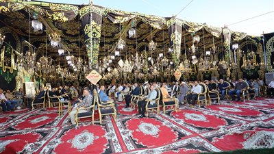 محافظ كفر الشيخ يُقدِّم واجب العزاء في وفاة والدة مدير إدارة المرور