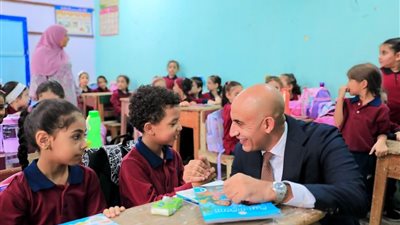 بالصور.. بداية تاريخية للعام الدراسي الجديد.. والانضباط عنوان المرحلة