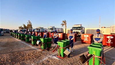 اصطفاف معدات هيبكا لدعم منظومة النظافة بالغردقة
