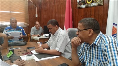 مدير تعليم قوص يترأس اجتماع لجنة الخبراء المكلفين بمتابعة المدارس