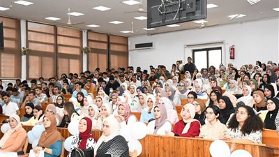  جامعة قناة السويس تنظم اللقاء التعريفي لطلاب الفرقة الأولى بكلية الطب
