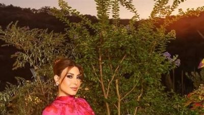 يارا تحتفل بإطلاق ألبومها الغنائي بفستان مستوحى من الزهور (صور)