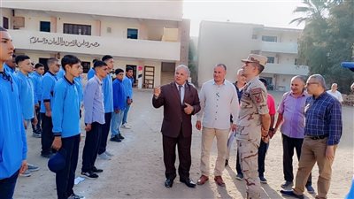 مدير تعليم الفيوم يتابع مدارس إطسا ويشهد طابور الصباح