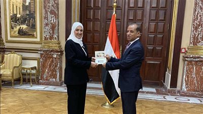 زينب فهيم أول مرأة تتسلم كارنيه عضوية مجلس الشيوخ