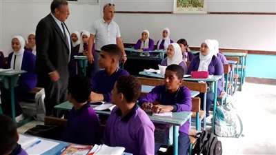 وكيل تعليم البحيرة يتفقد مدارس النوبارية 