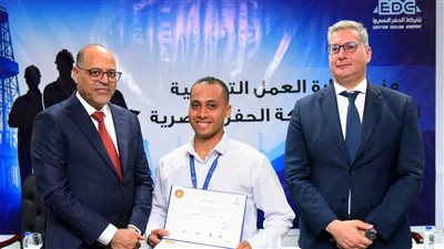 وزيرا البترول والعمل يُسلمان شهادات لأوائل خريجى دورات تدريب مجانية في مجالات الحفر والخدمات البترولية