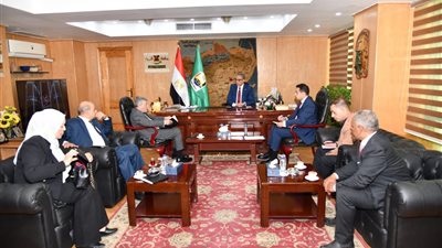 محافظ الفيوم يستقبل رئيس هيئة الأوقاف المصرية لبحث تعزيز سبل التعاون المشترك