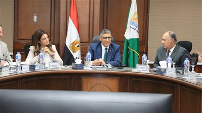 محافظ الجيزة يعقد اللقاء الأسبوعي لبحث شكاوى المواطنين بمنشأة القناطر والدقي