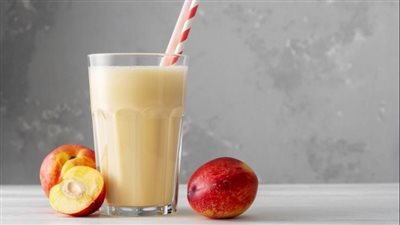 عصير البرقوق بالموز.. مشروب صحي منعش يدعم الهضم ويمنح طاقة