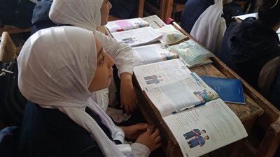 وكيل التعليم بأسيوط يفجر مفاجآت عن انتظام الدراسة بساحل سليم.. صور