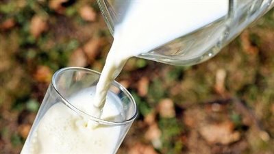 الحليب كامل الدسم أم خالي الدسم: أيهما أفضل لصحة القلب؟