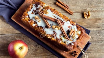 كيك التفاح بالكراميل وعين الجمل.. حلوى صحية ولذيذة