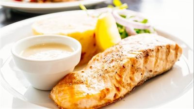 طريقة عمل سمك السلمون بصوص الليمون الشهي