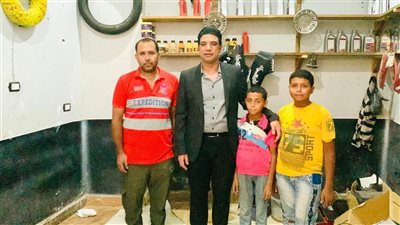 نائب محافظ سوهاج يستجيب لمناشدة الطفل عبدالله ويسدد إيجار المحل لعام كامل