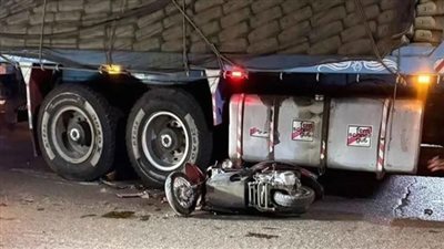 تصادم تريلا وسكوتر ينهى حياة مجهول الهوية وسط ذهول أهالي سوهاج