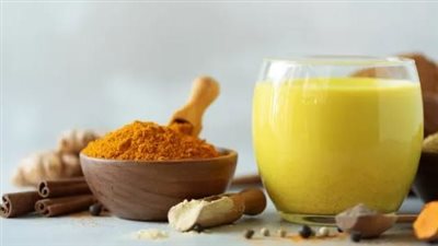 الكركم: بهار ذهبي يقي من الالتهابات ويعزز المناعة