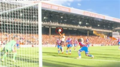 ريتشاردز يسخر من 