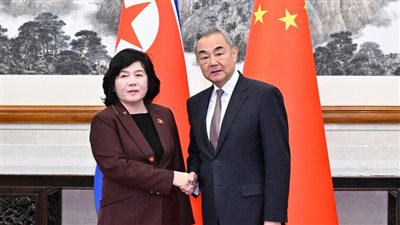 وزير الخارجية الصيني: مستعدون للتصدي لسياسات الهيمنة 