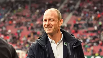 اسم تدريبي جديد يبرز في ترشيحات الأهلي.. جيس ثورب الأقرب للحسم خلال 48 ساعة