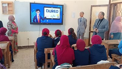 وكيل وزارة التعليم بأسيوط يشارك طلاب أسيوط حصة برمجة وذكاء اصطناعي