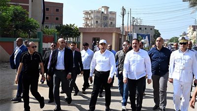 خلال جولته بمحافظة المنوفية اليوم: رئيس الوزراء يتفقد وحدة المكتبة المتنقلة بقرية شمّا بمركز أشمون