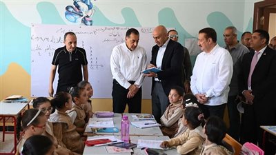 رئيس الوزراء يتفقد مدرسة الشهيد سامح طاحون الابتدائية بقرية شمّا بالمنوفية 