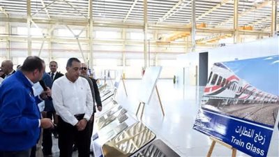 رئيس الوزراء يزور مصنع العربي ـ تويواتشي لإنتاج الزجاج الهندسي بالمنوفية