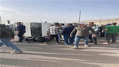 انقلاب ميني باص داخل نفق سعد الدين الشاذلي يحول الطريق لكارثة دامية