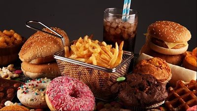 احذر: 4 أيام من الوجبات السريعة تضر دماغك وتزيد من خطر الخرف